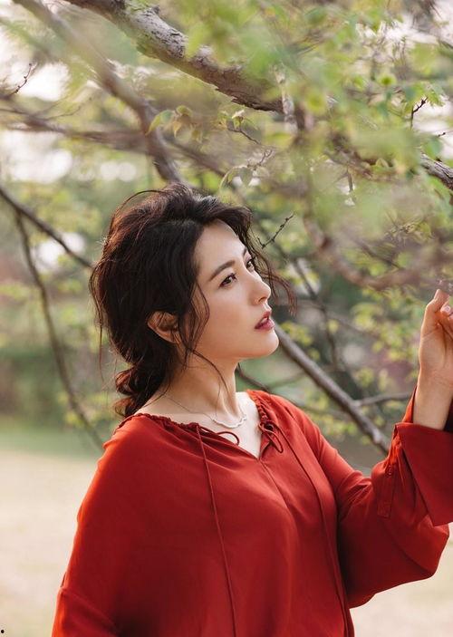 曾黎年轻时候的照片,回眸一笑百媚生